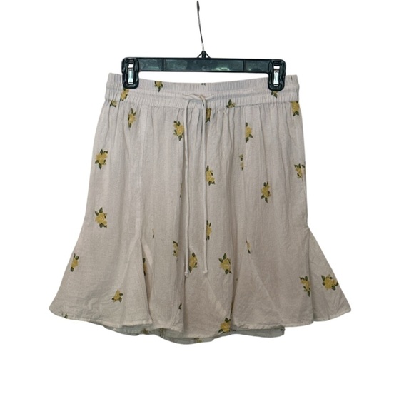 Women’s Vero Moda Lemon Mini Skirt, size medium - Picture 3 of 6